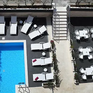3* Aparthotel M