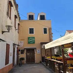  Hostel Garden